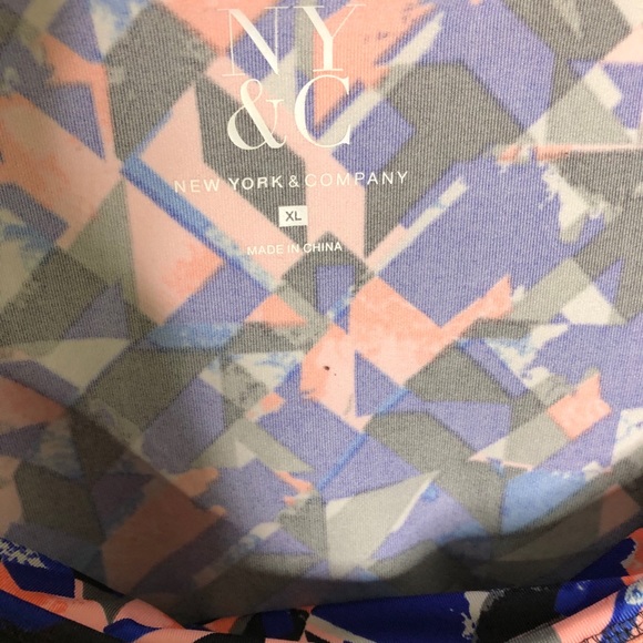 New York & Company Black Tank Top with Built-In Bra XL Athletic Tank - Picture 3 of 5